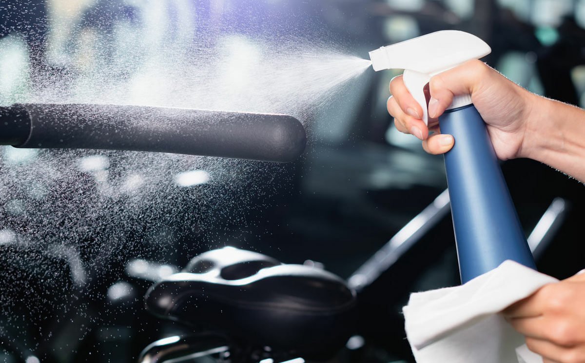 ¿Por qué es esencial tener buena limpieza en polideportivos y gimnasios?