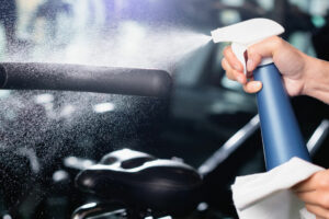 ¿Por qué es esencial tener buena limpieza en polideportivos y gimnasios?