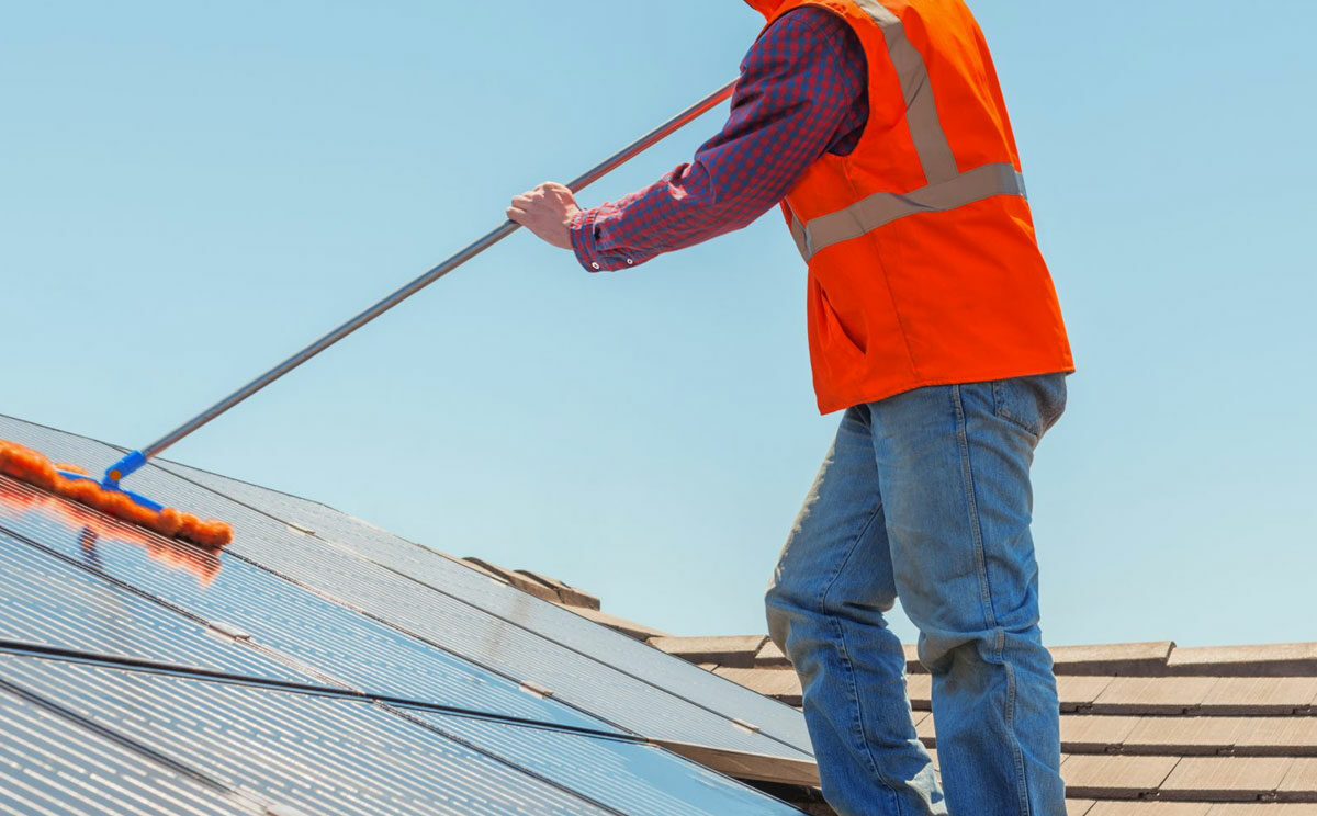 La limpieza en las placas solares es esencial