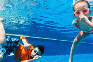 Lo que no debes olvidar al cuidar tu piscina