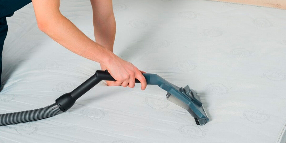 Métodos de limpieza natural vs. Limpieza comercial para colchones