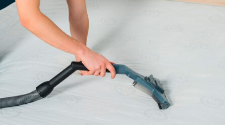 Métodos de limpieza natural vs. Limpieza comercial para colchones